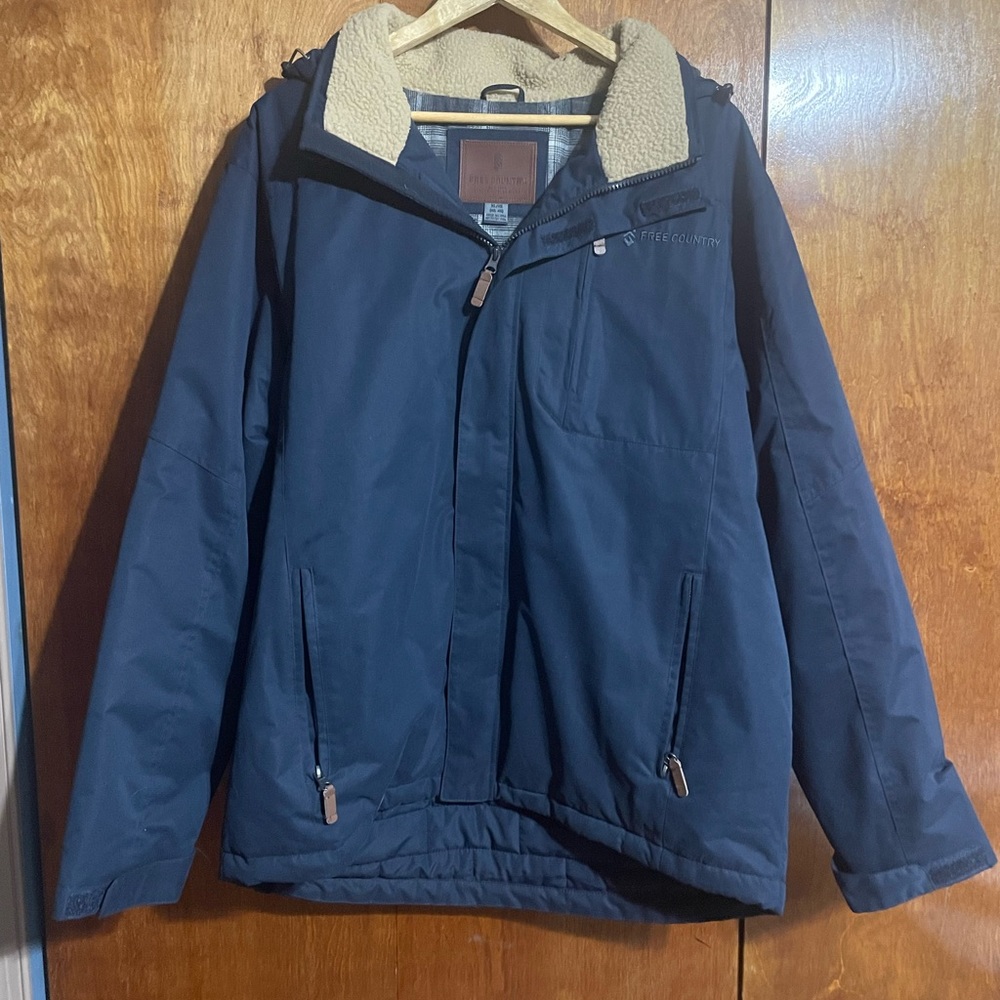 Brand new w/o tags. Men’s Free Country winter coat with hood.